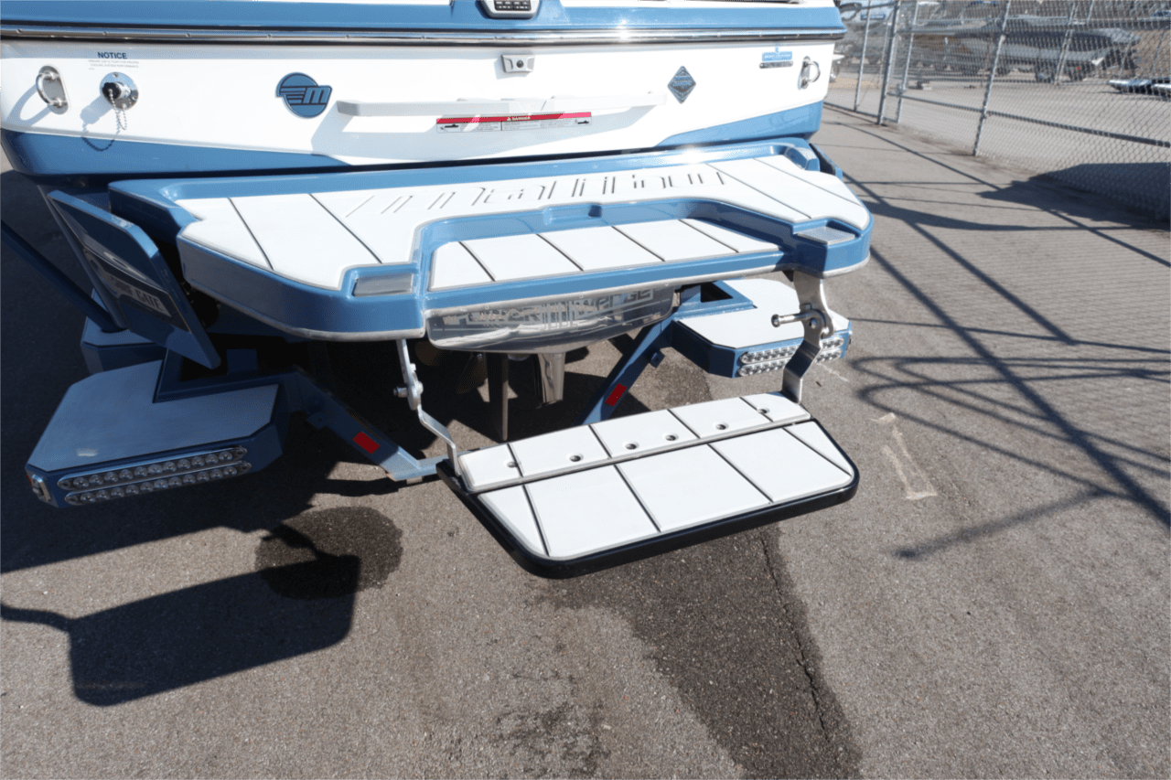 2022 Malibu 23 LSV