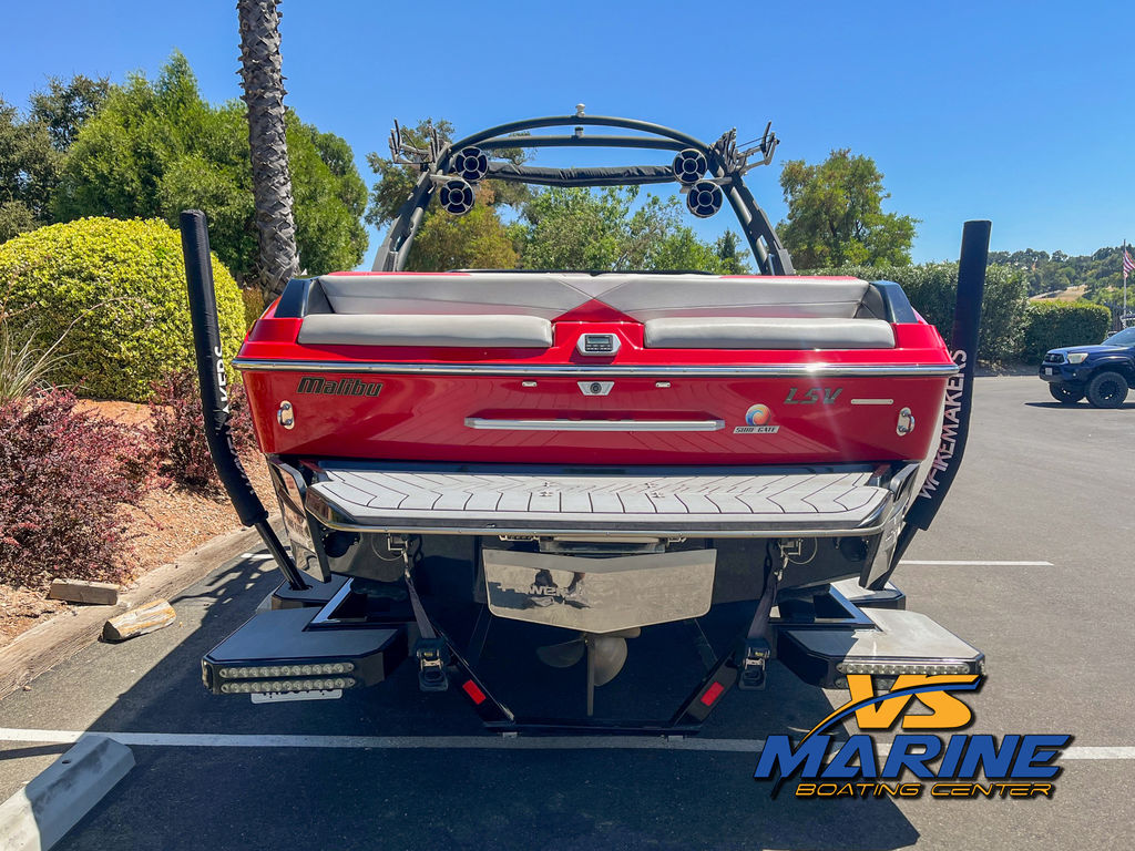 2017 Malibu Boats 23 LSV
