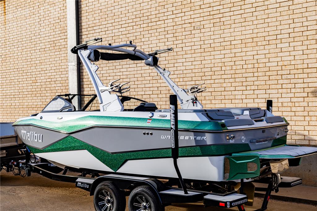 2024 Malibu 22 LSV