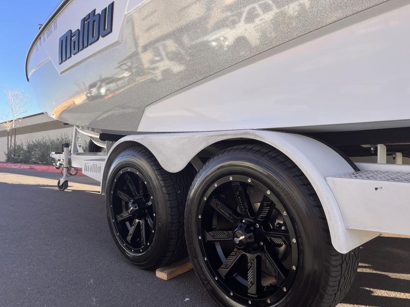 2023 Malibu M220