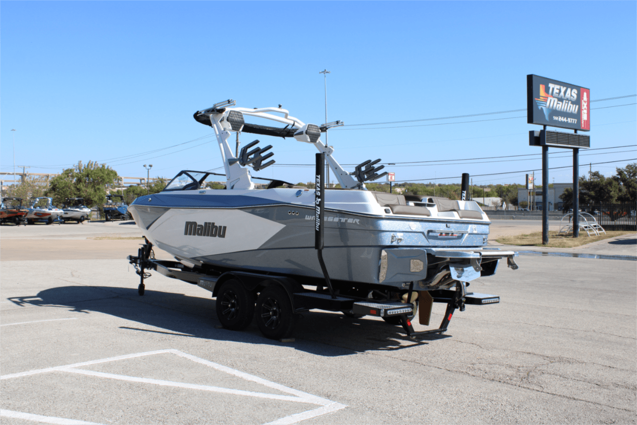 2025 Malibu 23 LSV