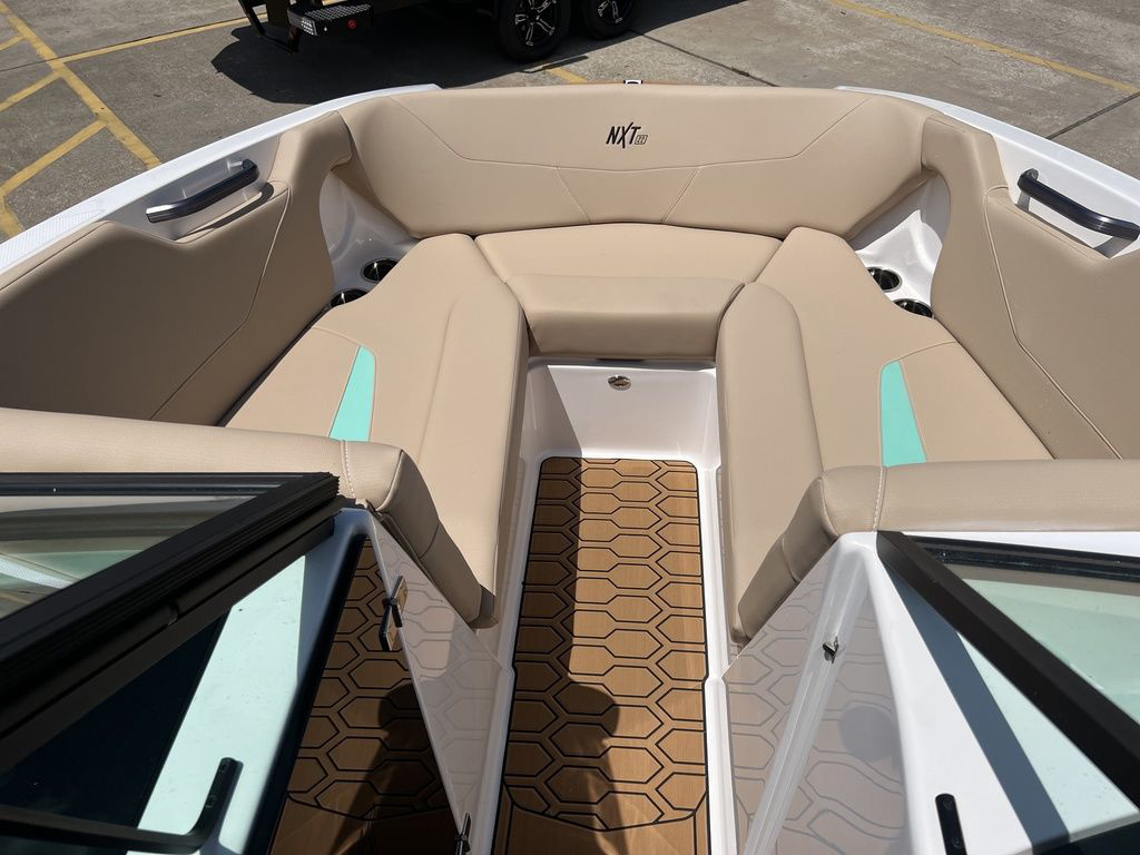 2023 MasterCraft NXT22