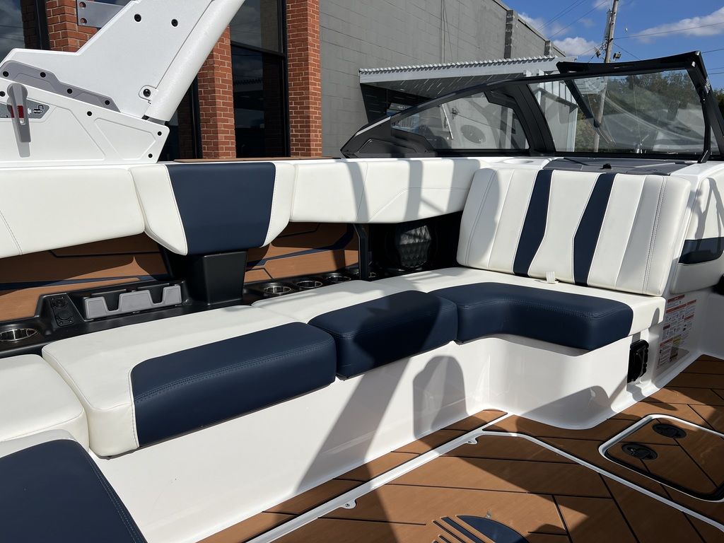 2025 Malibu Boats 22 LSV