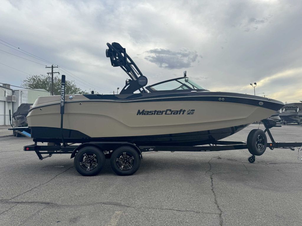 2025 MasterCraft XT22