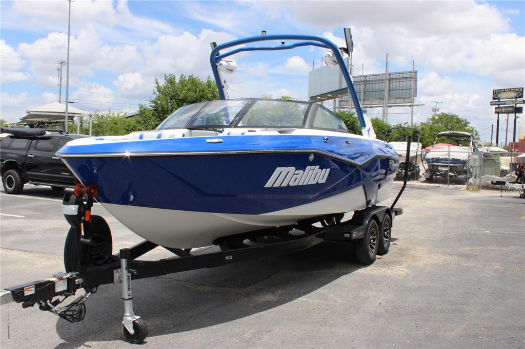 2023 Malibu 22 LSV