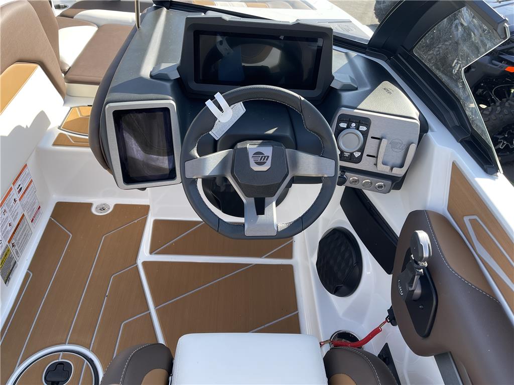 2024 Malibu Boats Wakesetter 21 LX