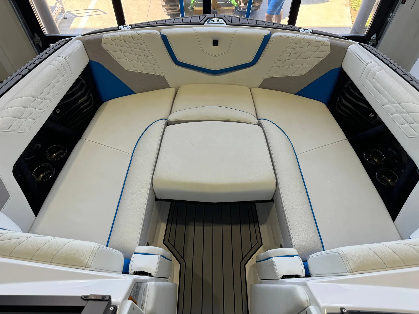 2024 Nautique G23