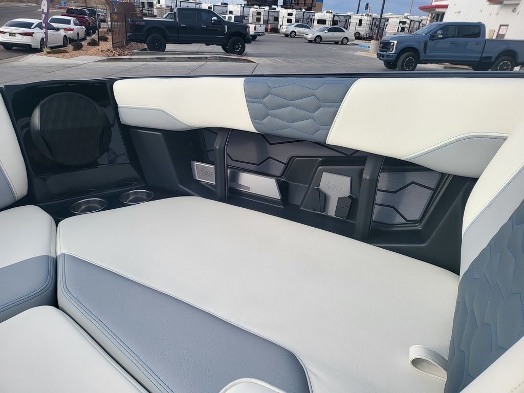 2025 Malibu Boats 24 MXZ Icon