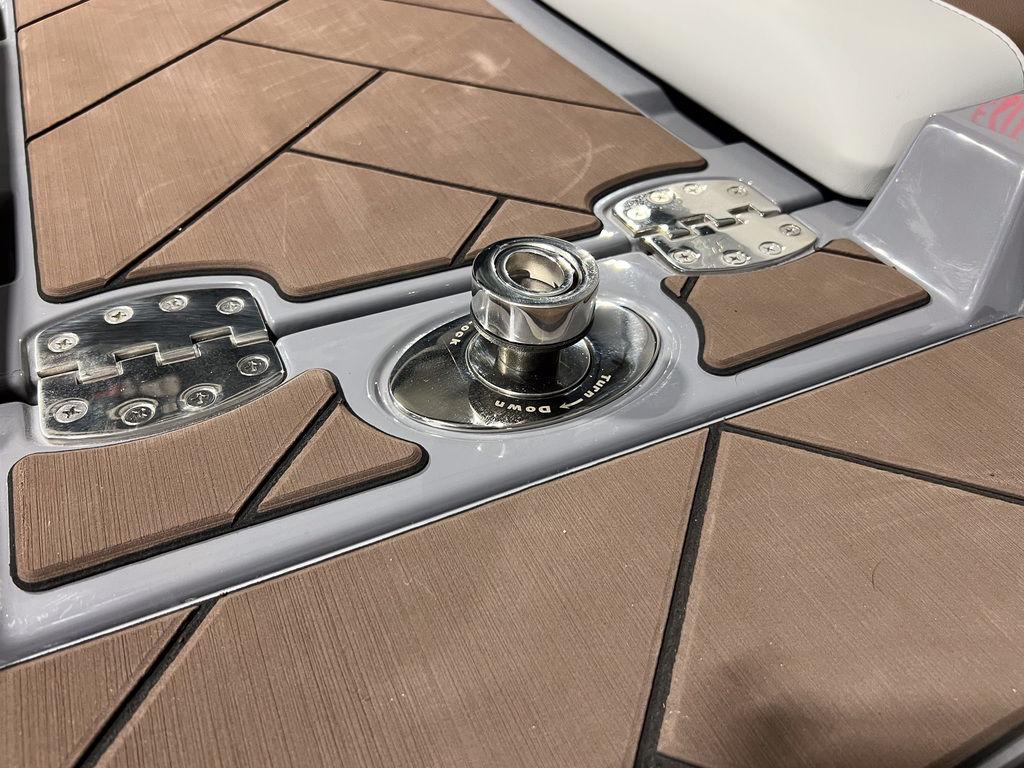 2025 Malibu 23 LSV