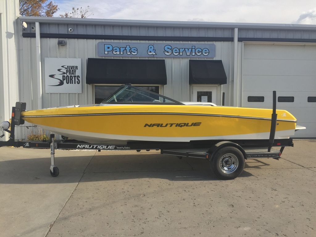 2022 Nautique 200