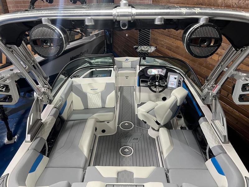 New 2024 MasterCraft XT20
