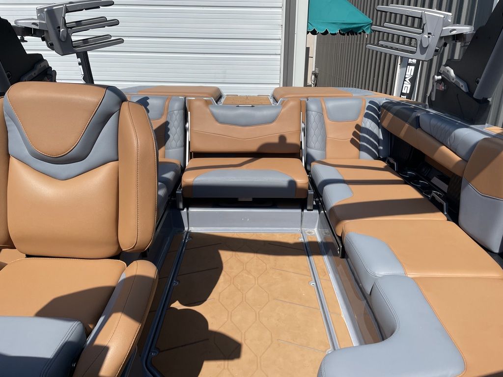 2023 Malibu Boats M220