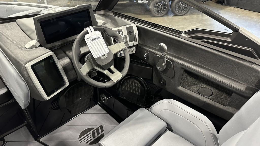 2024 Malibu 22 LSV