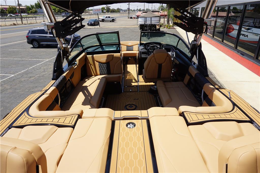 2024 MasterCraft XT22