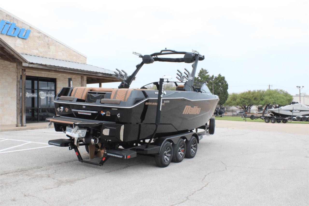 2025 Malibu 25 LSV