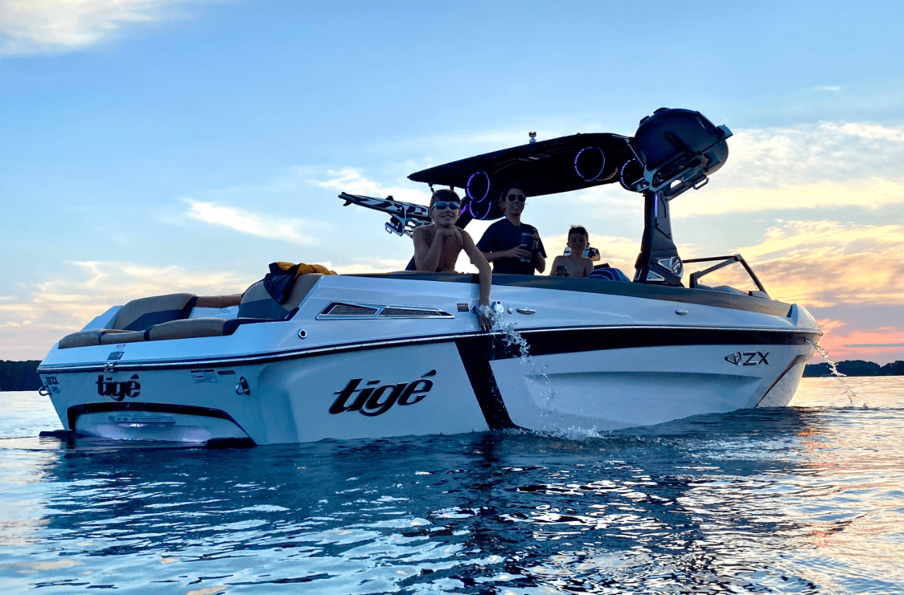 2022 Tige 25ZX- Thruster
