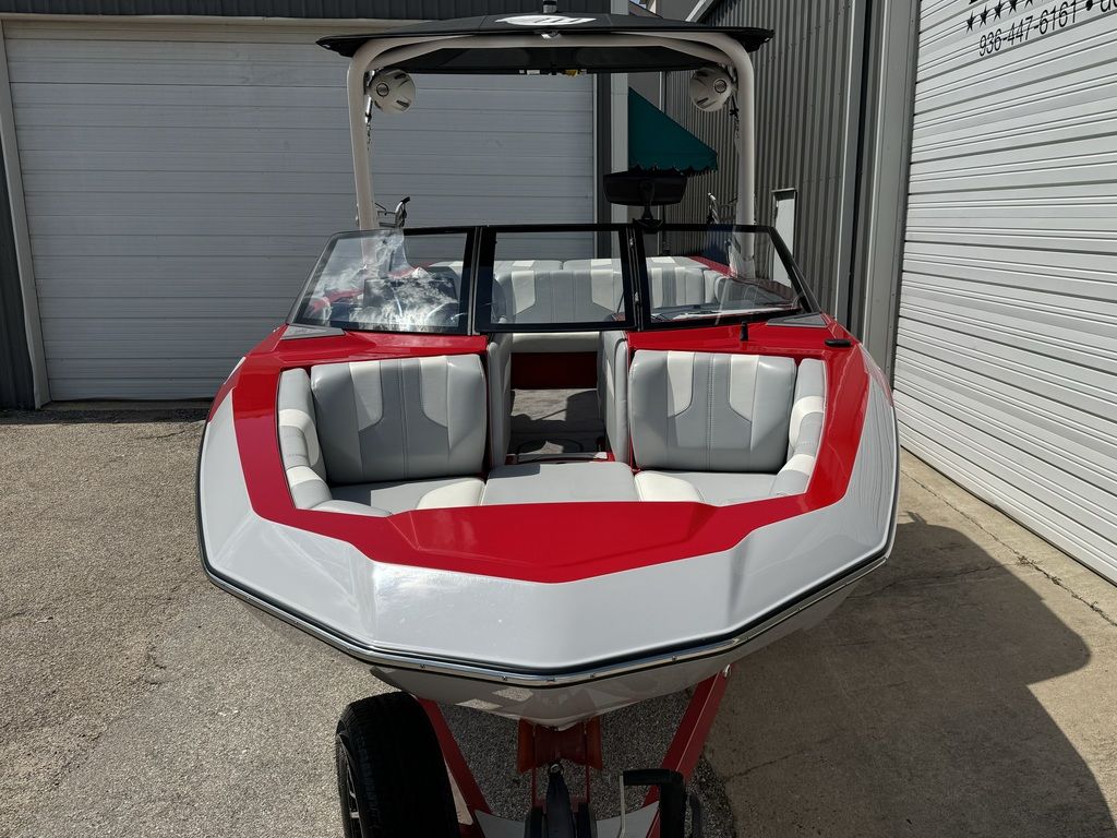 2022 Malibu Boats 21 LX