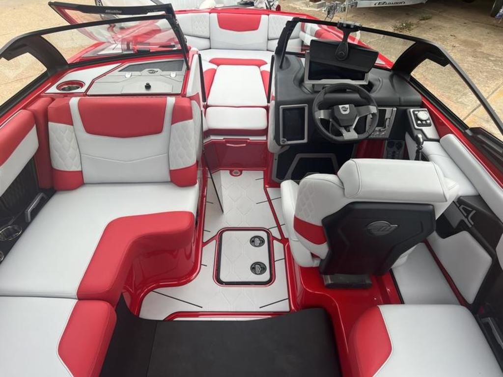 2024 Malibu Boats M220