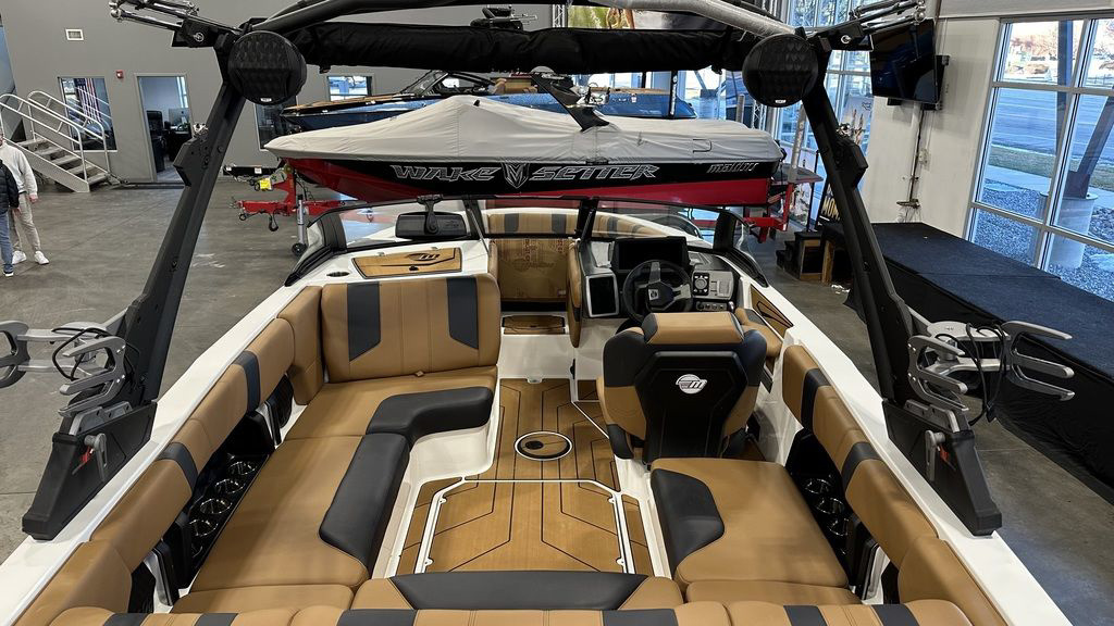 2024 Malibu 21 LX