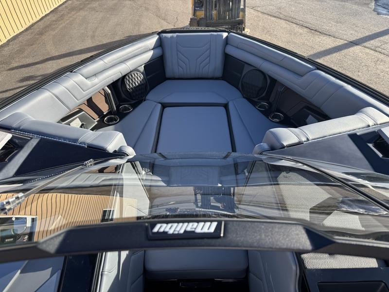 2025 Malibu 25 LSV