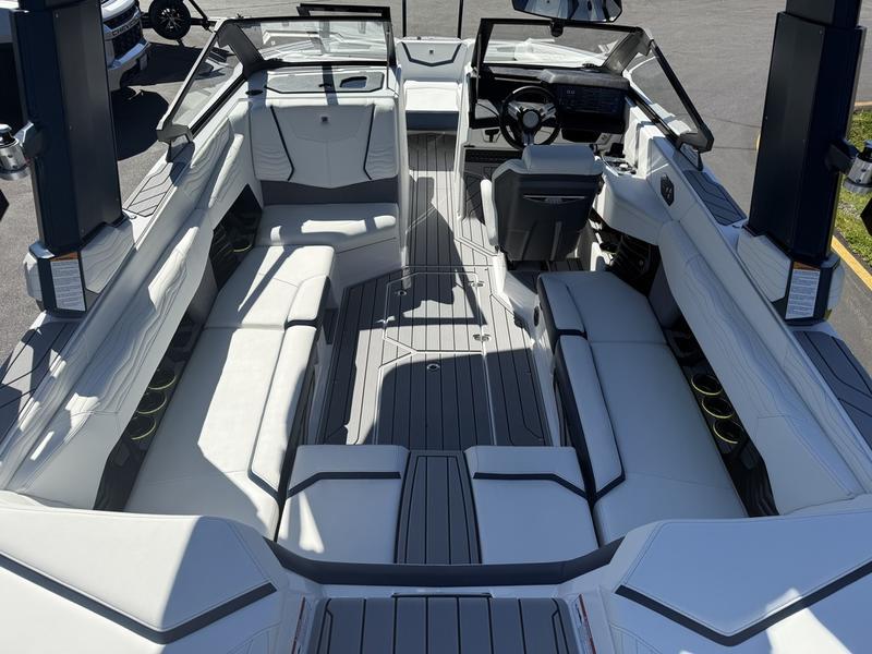 2025 Nautique G23