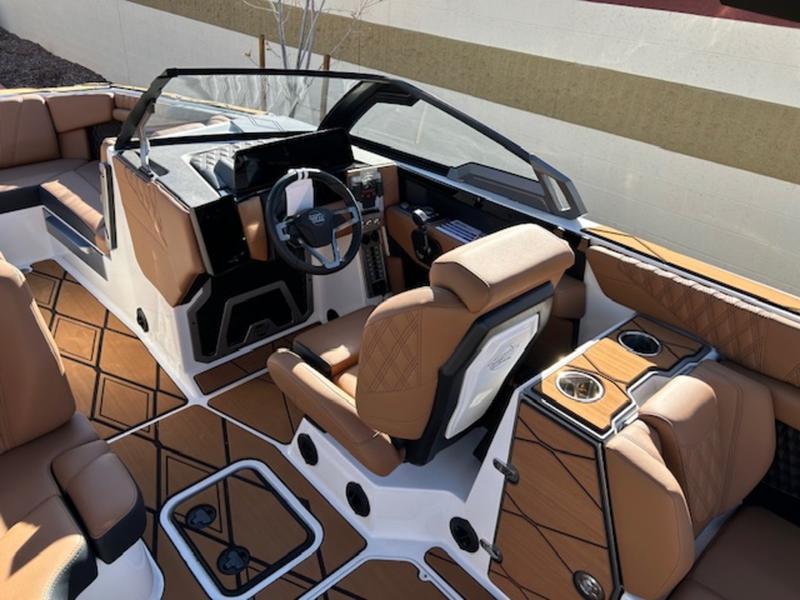 2025 Malibu M242