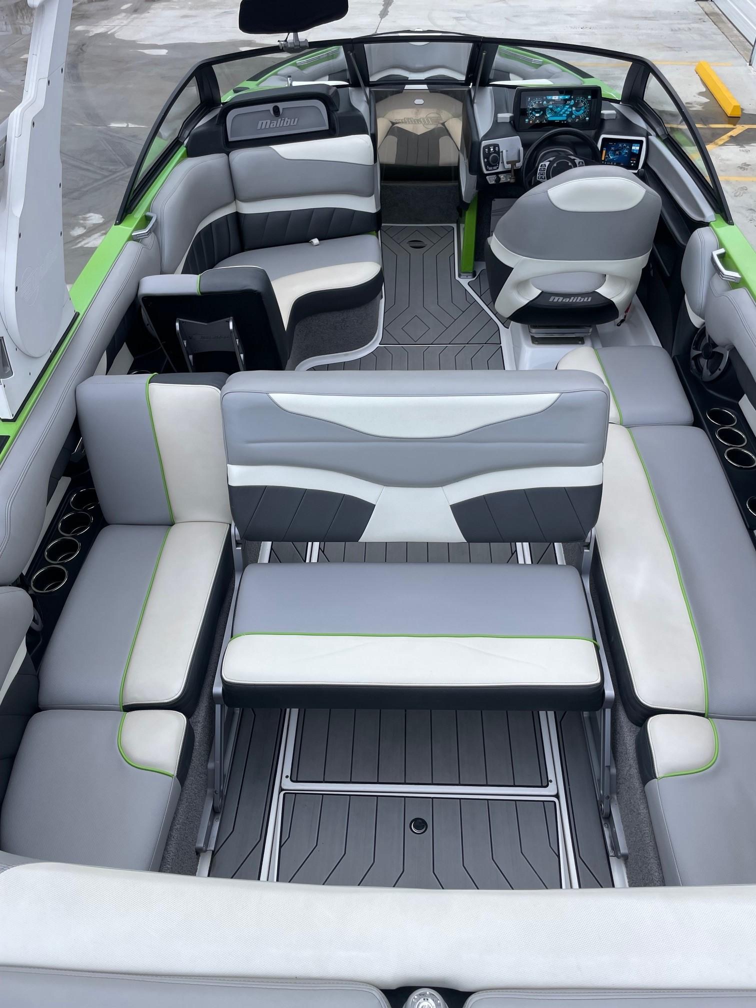 2018 Malibu 25LSV Brochure Boat