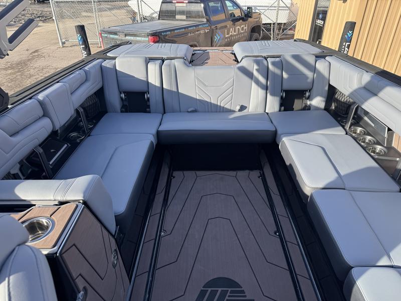 2025 Malibu 25 LSV