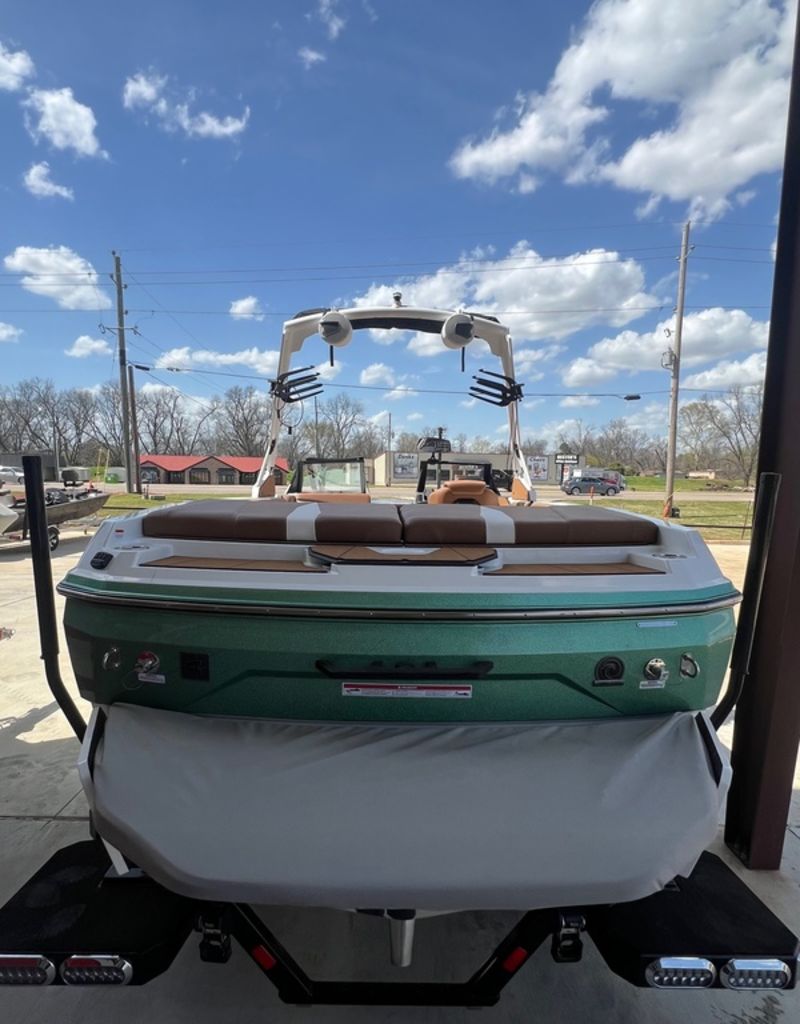 2025 Axis Wake Research A225