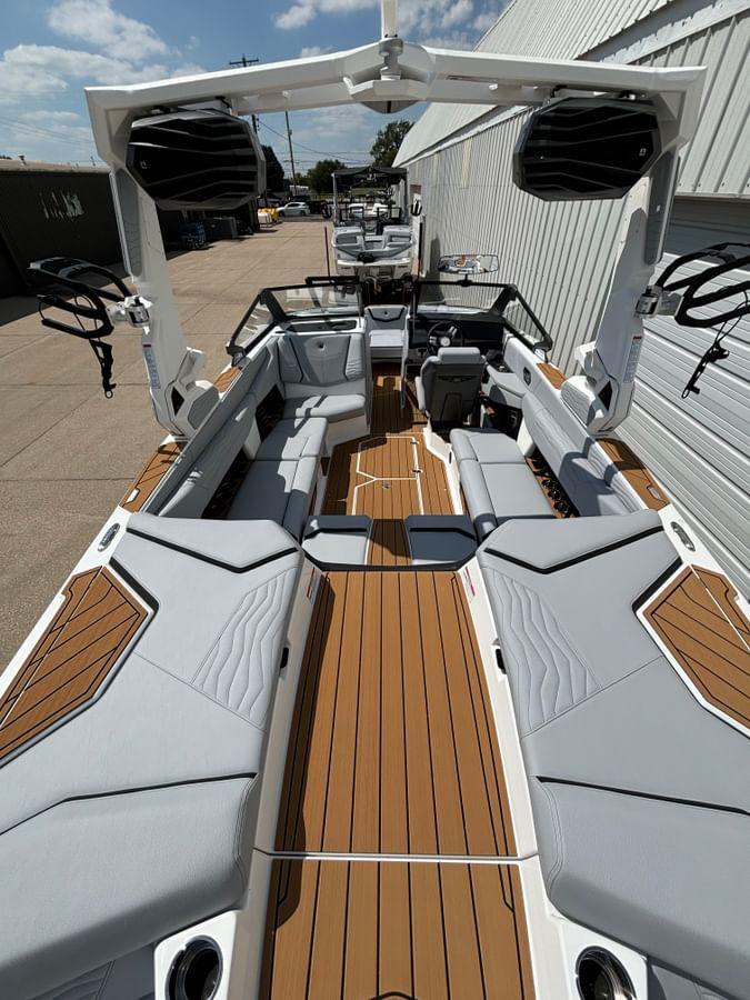 2025 Super Air Nautique G23