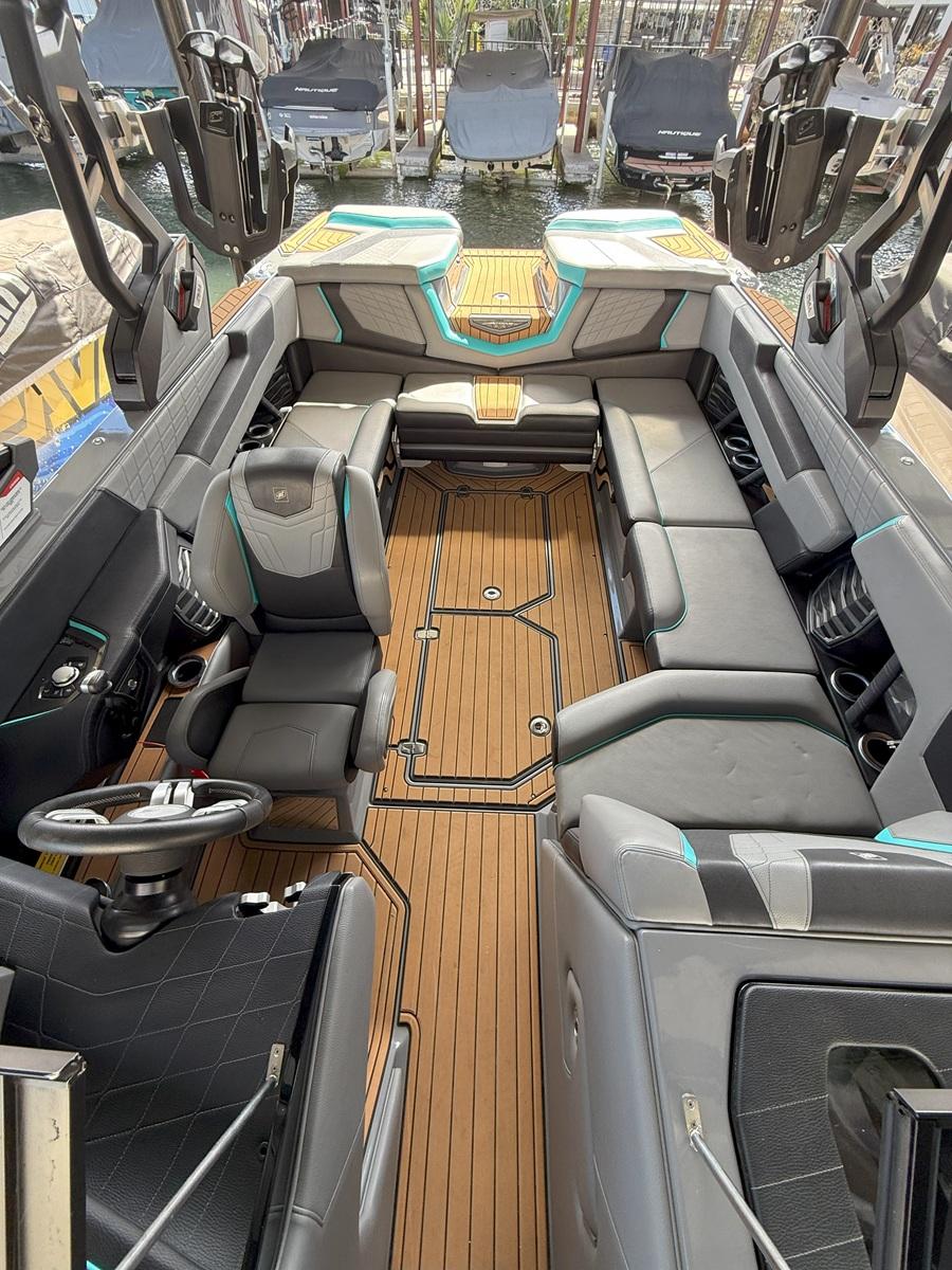 2021 G23 NAUTIQUE with thrusters