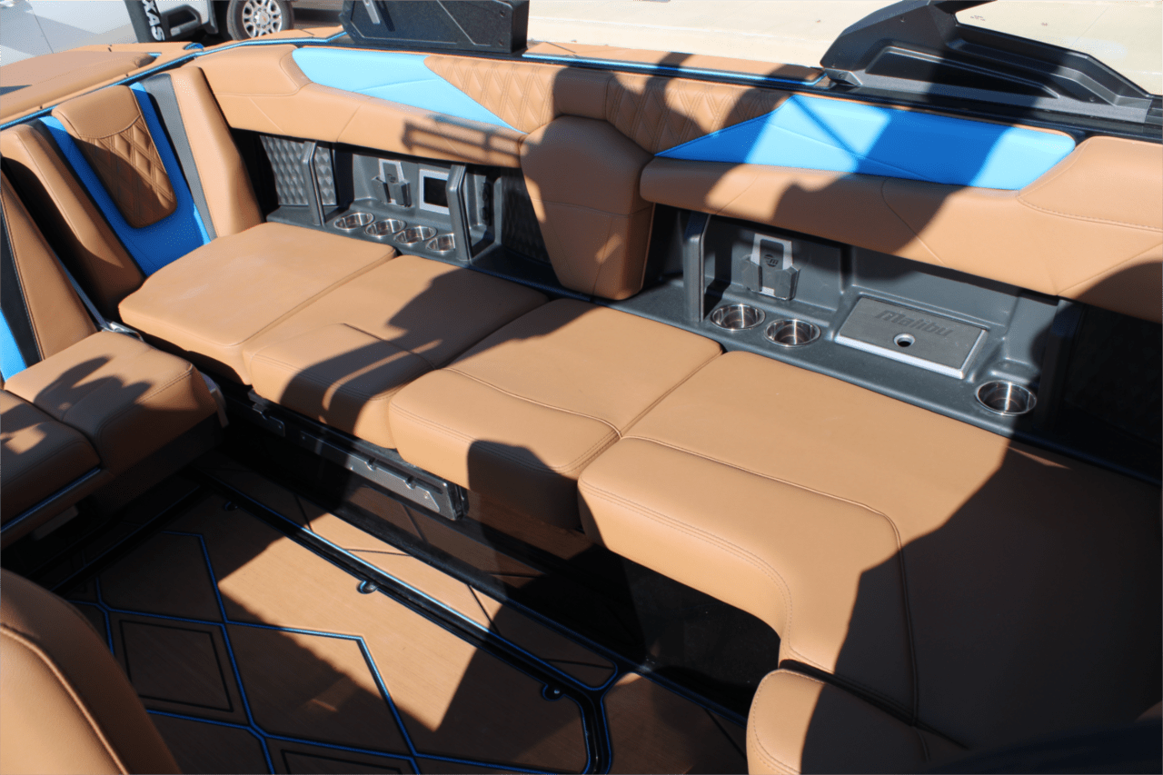 2025 Malibu M230
