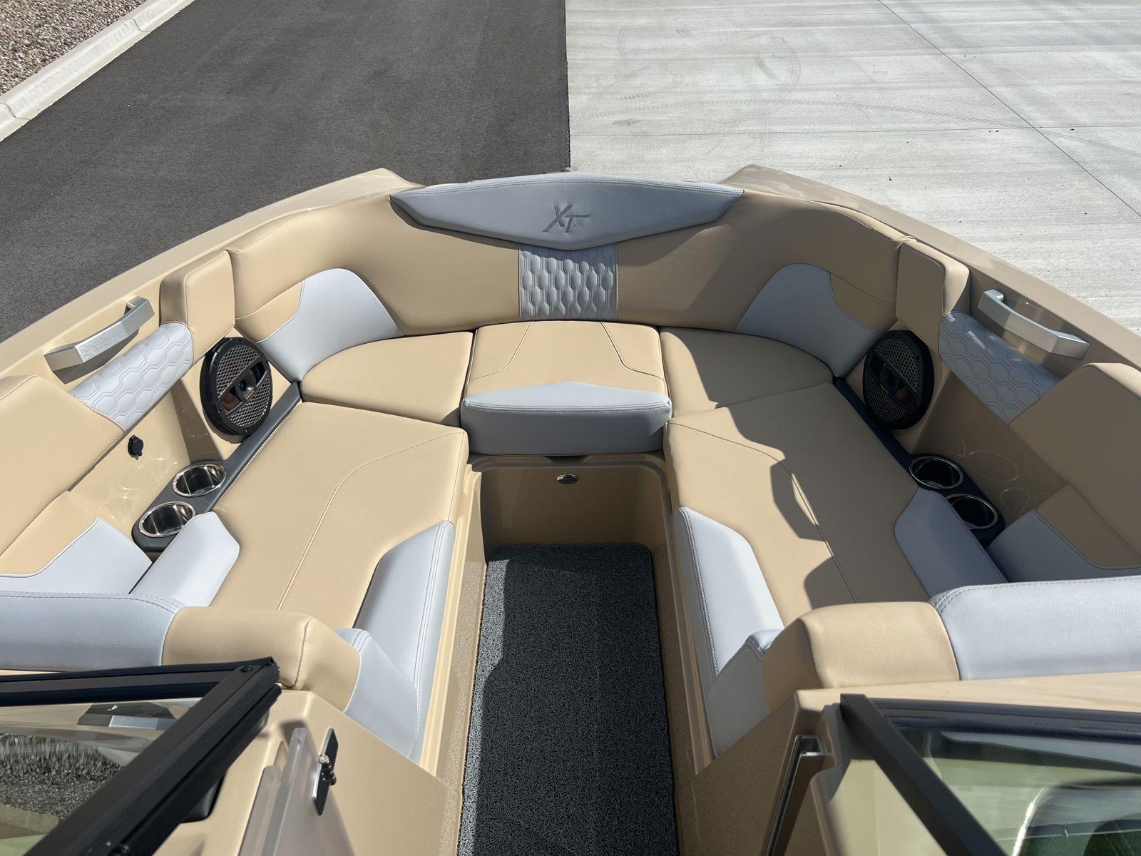 2024 MasterCraft XT24