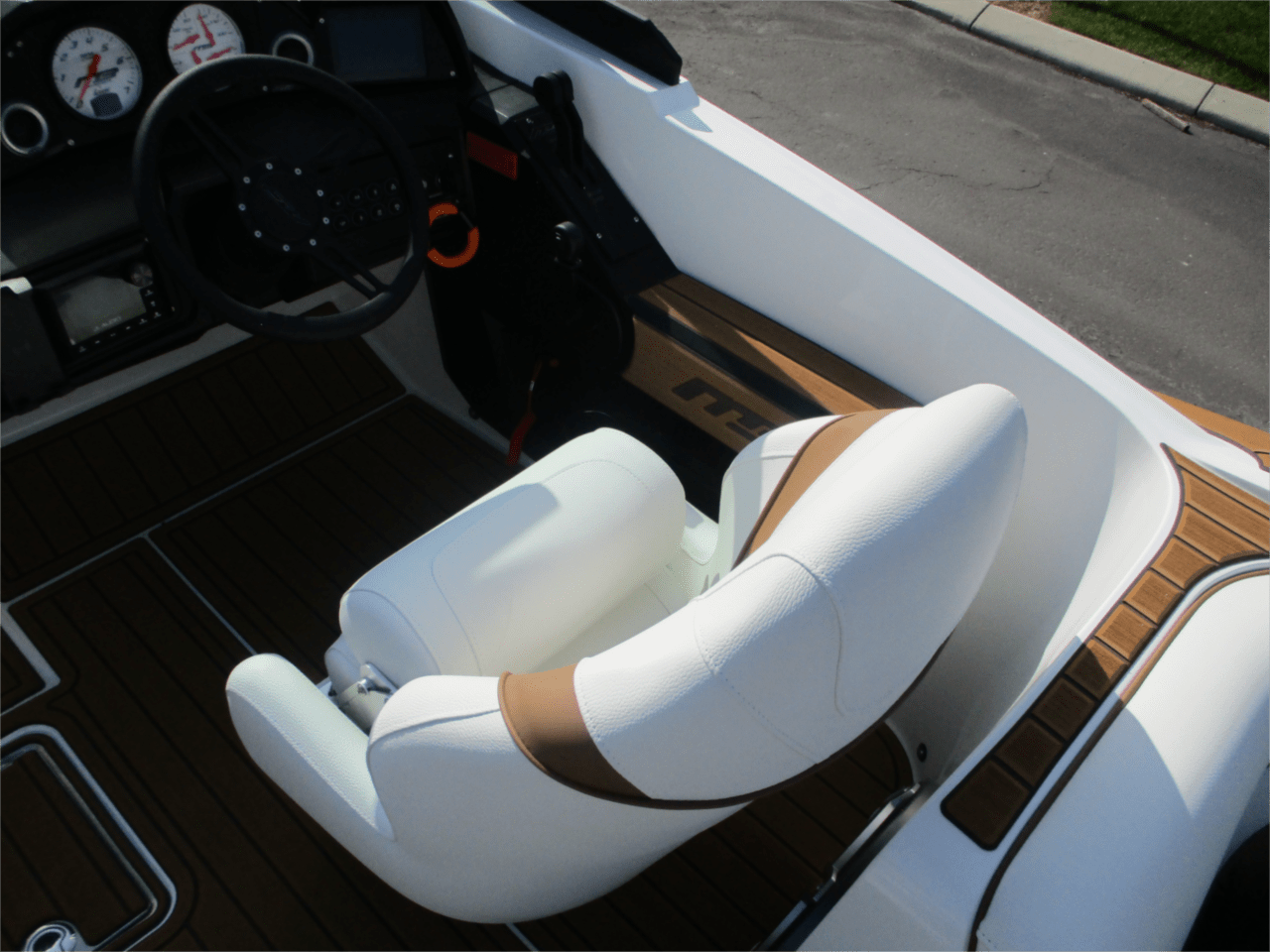 2023 MB SPORTS B52 23’ ALPHA