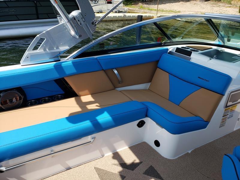 2021 MasterCraft XT22 – Lift kept, super clean