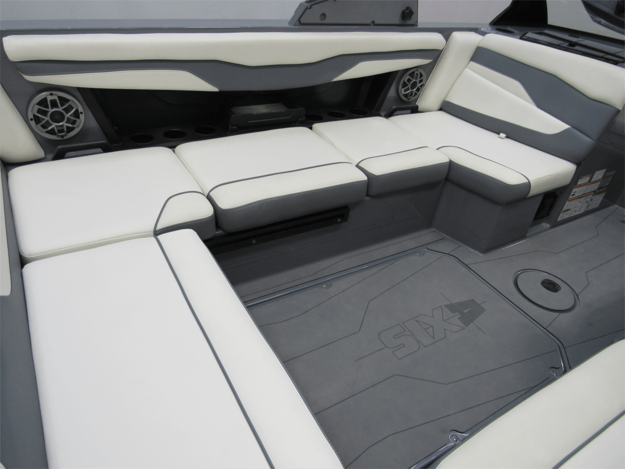 2023 Axis T220 – One Owner, Great Condition, Transferable Warranty!