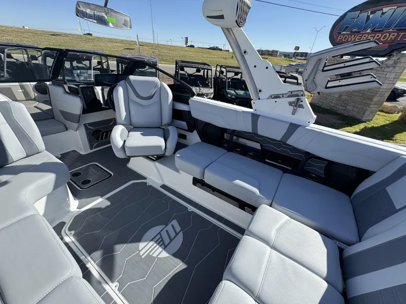 2025 Malibu 23 MXZ