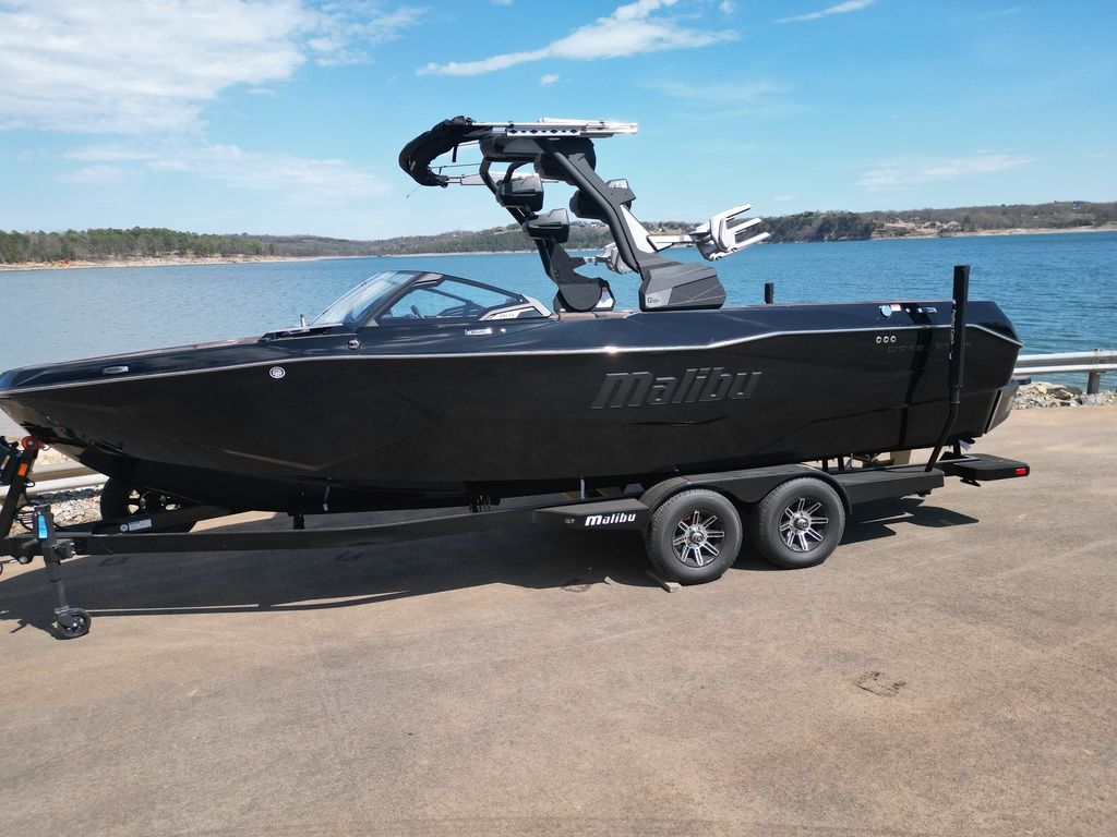 2025 Malibu Boats 25 LSV