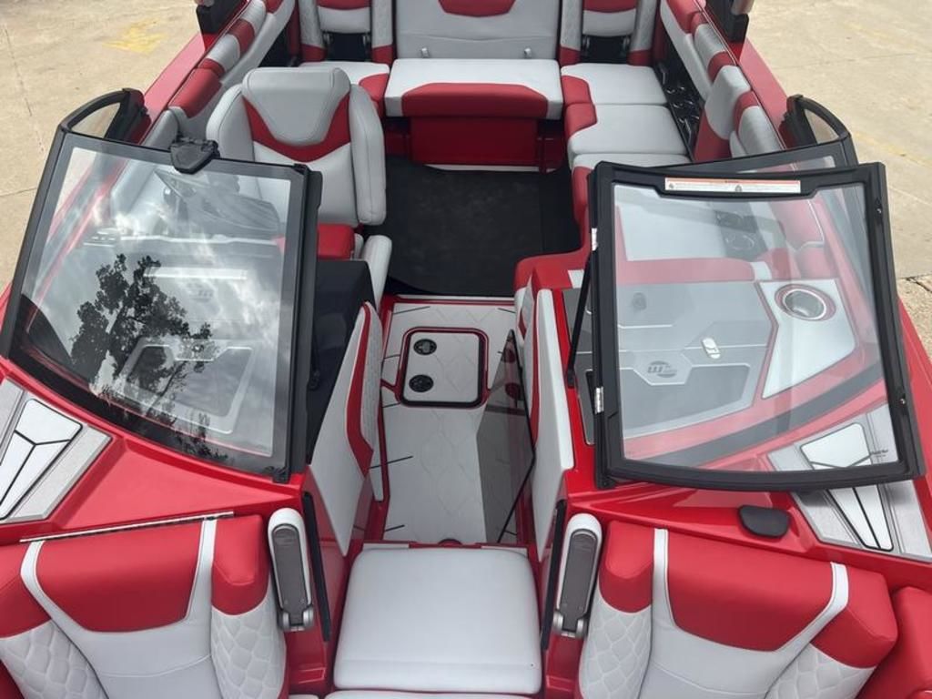 2024 Malibu Boats M220