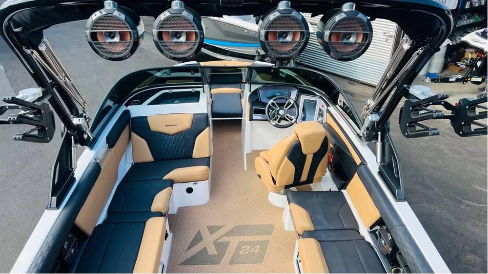 2022 MasterCraft XT24