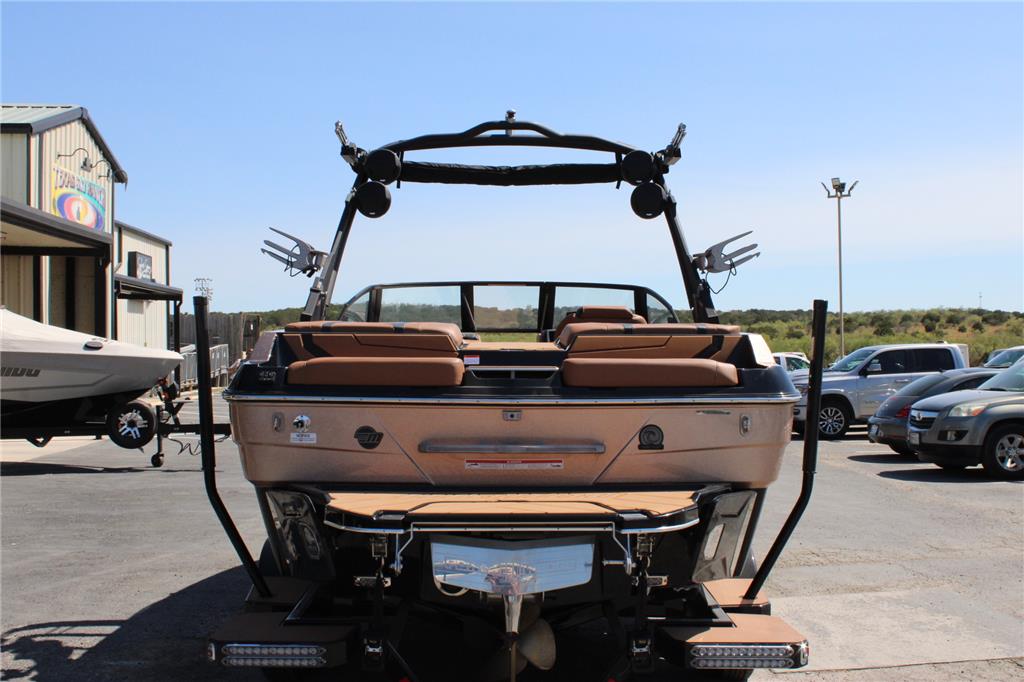 2023 Malibu 22 LSV