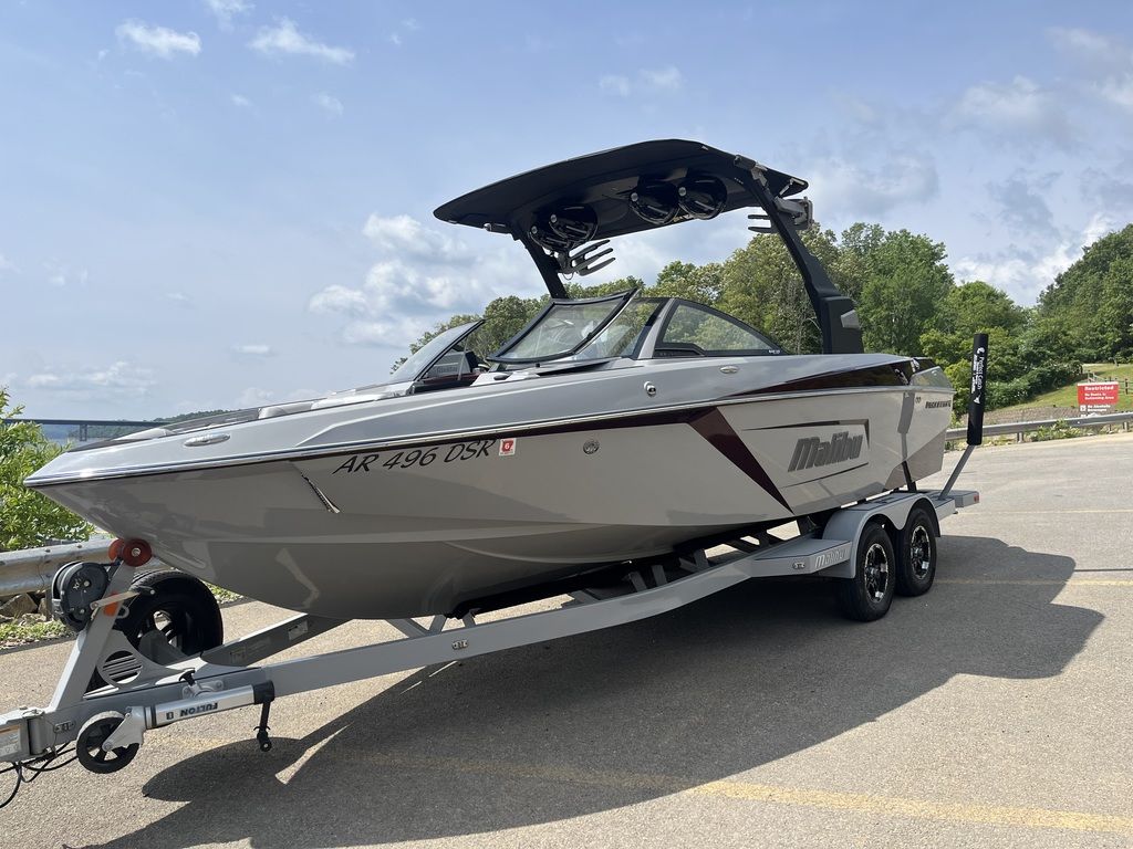 2018 Malibu Boats 23 LSV