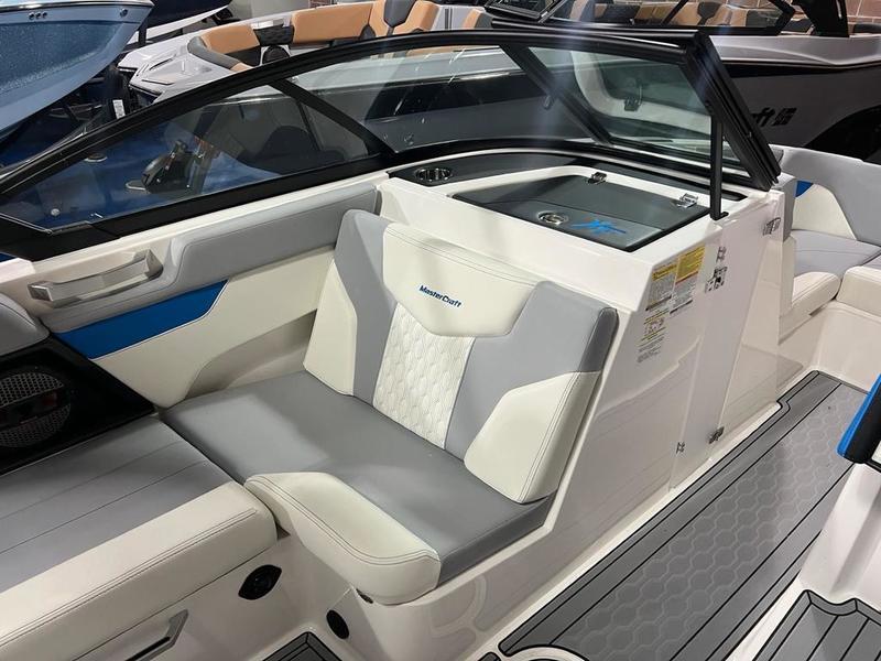New 2024 MasterCraft XT20