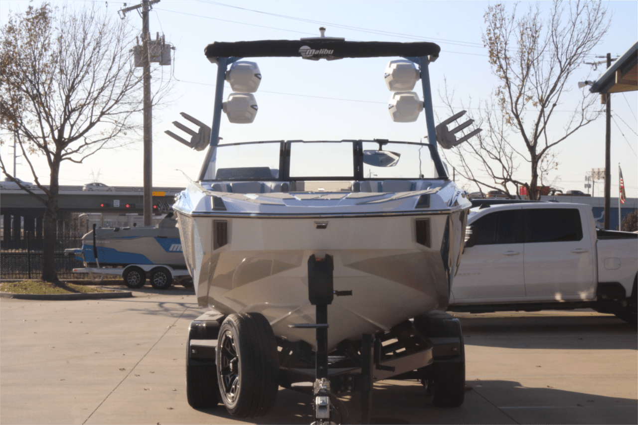 2025 Malibu M230