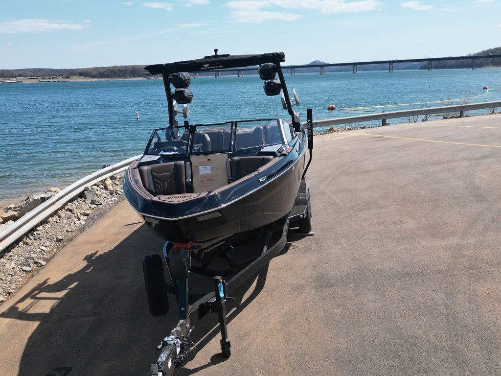 2025 Malibu Boats 25 LSV