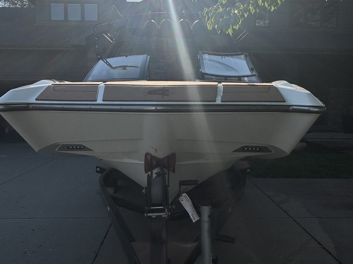 Super Clean Loaded Wakesurf/board boat