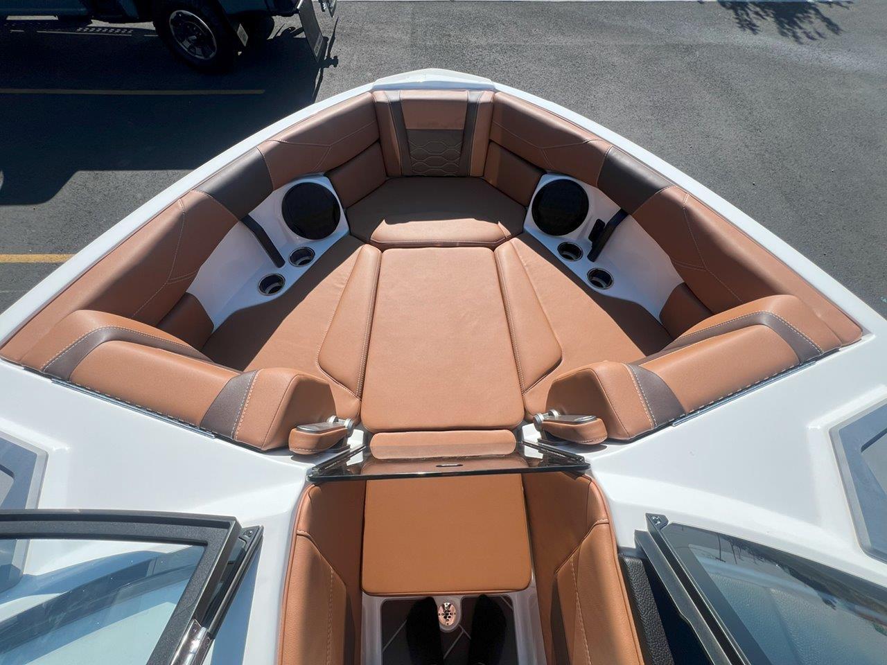 2025 Malibu 23 LSV