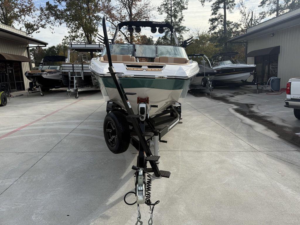 2022 MasterCraft X24
