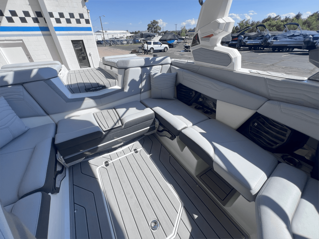2025 Nautique G21