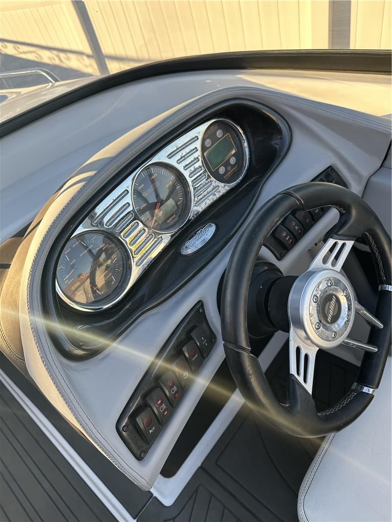 2005 Malibu 25 LSV